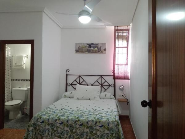 Pensión Los Arcos : photo 1 de la chambre chambre supérieure lit queen-size