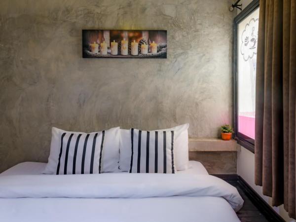 Costa Bed Hua Hin : photo 2 de la chambre chambre double ou lits jumeaux de luxe avec salle de bains commune