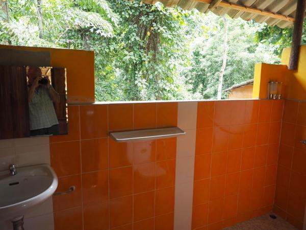 LITTLE EDEN Bungalows : photo 4 de la chambre chambre double ou lits jumeaux - vue sur jardin