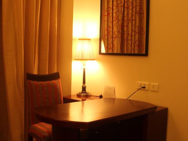 Ramada by Wyndham Jaipur Jaisinghpura : photo 4 de la chambre deluxe king room (non smoking)