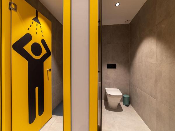 Petit Hostel La Latina : photo 5 de la chambre lit dans dortoir mixte de 8 lits