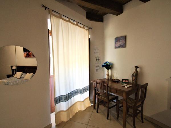 L'Antica Torre Caralis Holiday : photo 4 de la chambre grande chambre double ou lits jumeaux