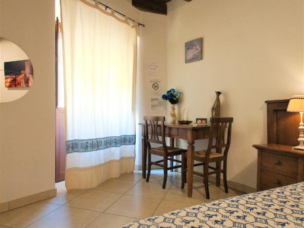 L'Antica Torre Caralis Holiday : photo 6 de la chambre grande chambre double ou lits jumeaux