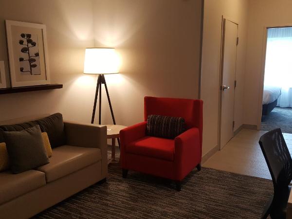 Country Inn & Suites by Radisson, Savannah Midtown, GA : photo 2 de la chambre suite 1 chambre lit king-size avec canapé-lit - non-fumeurs