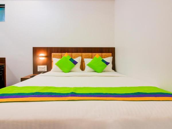 Treebo Arvind Residency : photo 3 de la chambre chambre double Économique