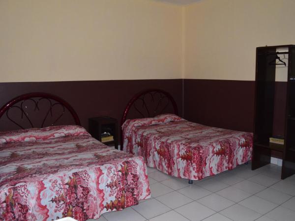 Hotel Del Centro : photo 4 de la chambre chambre double standard avec 2 lits doubles