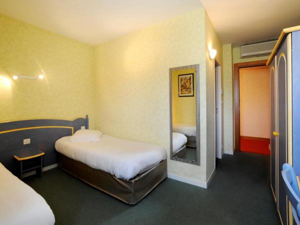 Comfort Hotel Saintes : photo 2 de la chambre chambre lits jumeaux