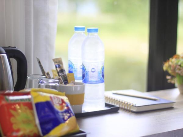 The Nichehome Waterside Living : photo 8 de la chambre chambre avec lit queen-size et salle de bains externe privative