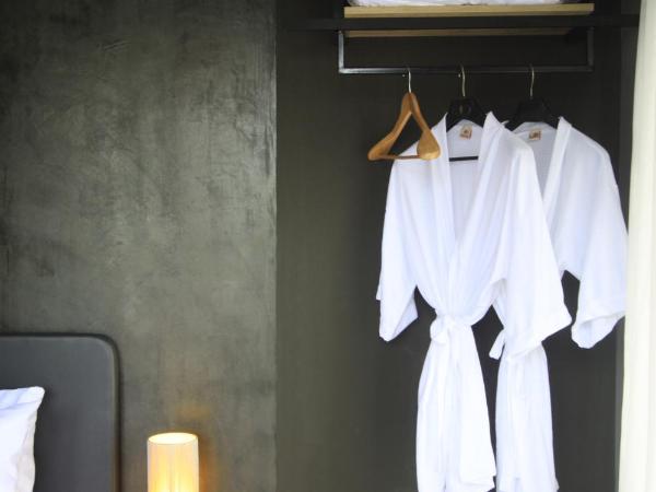 The Nichehome Waterside Living : photo 4 de la chambre chambre avec lit queen-size et salle de bains externe privative