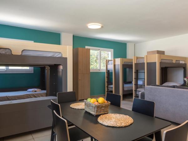 Local Hostel & Suites : photo 2 de la chambre private dorm of 8 with kitchen ensuite