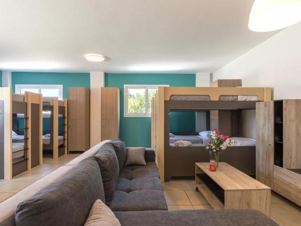 Local Hostel & Suites : photo 4 de la chambre private dorm of 8 with kitchen ensuite