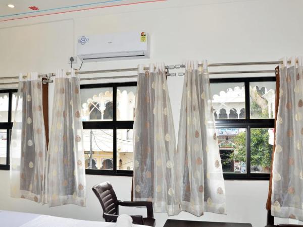 Hotel Shiv Palace : photo 3 de la chambre chambre double standard