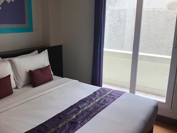 Sawasdee Hotel @ Sukhumvit Soi 8 : photo 2 de la chambre chambre double supérieure avec balcon