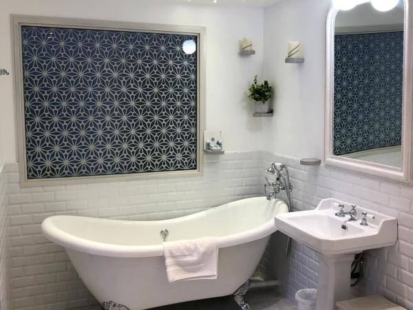 Le Coeur de la Bastide - Adult only : photo 7 de la chambre chambre lit queen-size - vue sur jardin