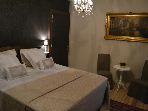 B&B Expo 13 : photo 6 de la chambre grande chambre double de luxe avec baignoire