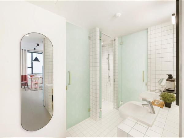 lyf Funan Singapore : photo 5 de la chambre hébergement groupe - 4 chambres