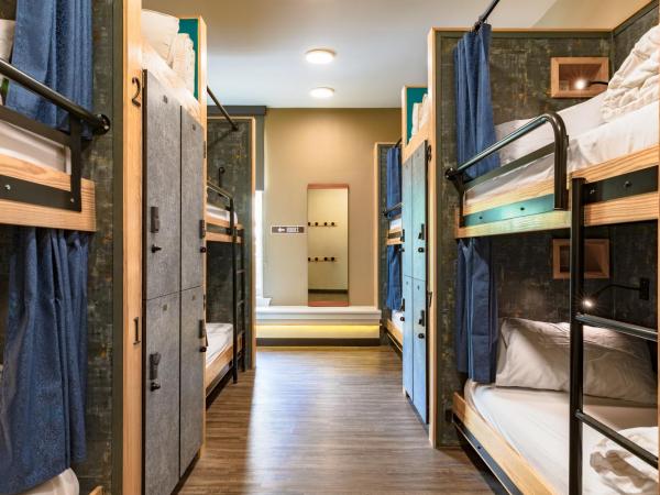 HI New Orleans Hostel : photo 4 de la chambre lit dans dortoir pour hommes de 8 lits