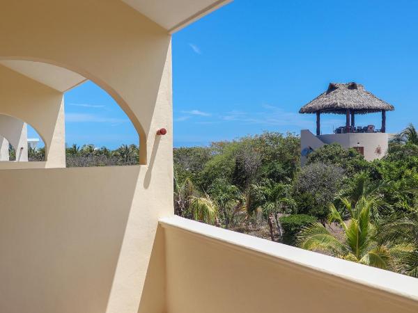 Villas Coco Resort - All Suites : photo 8 de la chambre suite lit king-size avec baignoire spa