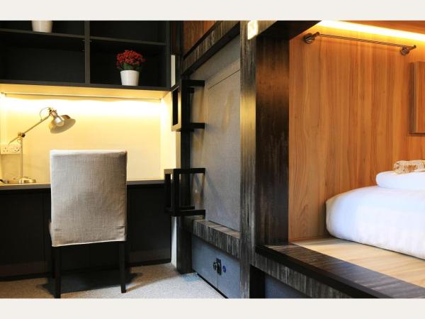 CUBE Boutique Capsule Hotel at Chinatown : photo 1 de la chambre chambre privée avec 2 capsules simples