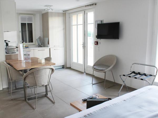 Clos des Oliviers Grimaud - Meublé de Tourisme : photo 4 de la chambre studio de luxe avec terrasse