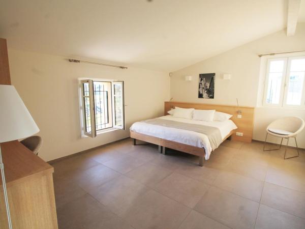 Clos des Oliviers Grimaud - Meublé de Tourisme : photo 2 de la chambre appartement 3 chambres en duplex avec jardin