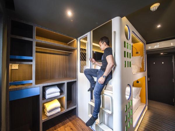 CUBE Family Boutique Capsule Hotel at Chinatown : photo 7 de la chambre chambre quadruple de luxe avec 2 lits queen-size