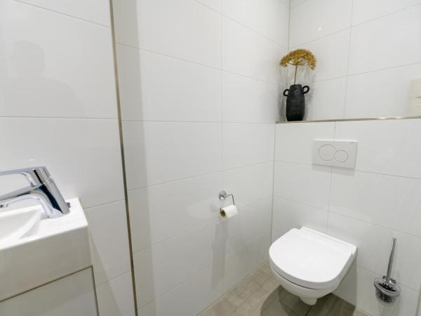 Flonk Hotel Groningen Centre, BW Signature Collection : photo 6 de la chambre appartement 1 chambre avec balcon