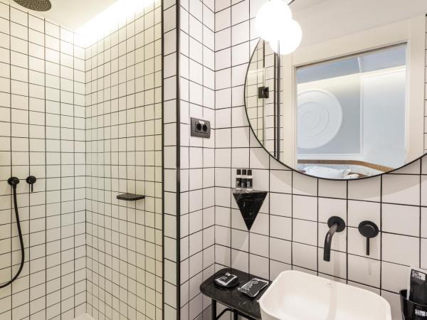 One Shot Fortuny 07 : photo 7 de la chambre chambre de luxe avec terrasse