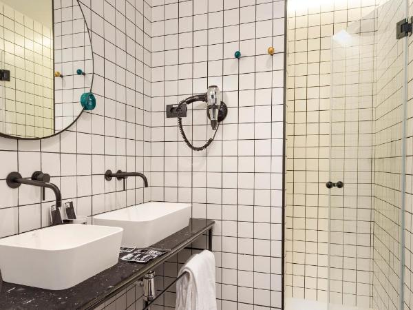 One Shot Fortuny 07 : photo 10 de la chambre chambre de luxe avec terrasse