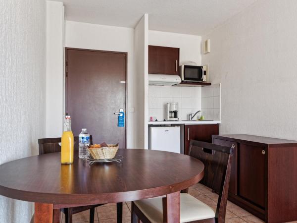 Zenitude Hôtel-Résidences Toulon Six Fours : photo 7 de la chambre appartement 1 chambre