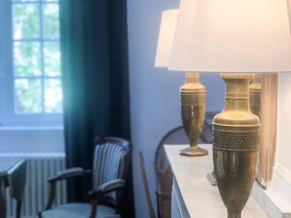 Château de Saint-Girons - Luxury Guest House in Provence : photo 6 de la chambre chambre double - vue sur piscine