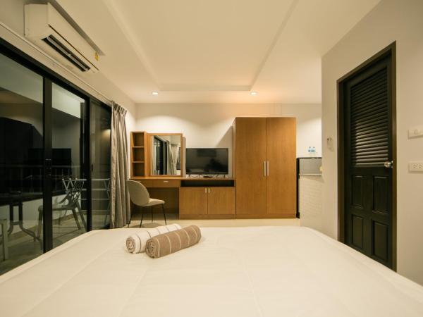 Nalanta Hotel Pattaya : photo 6 de la chambre deluxe double with street view
