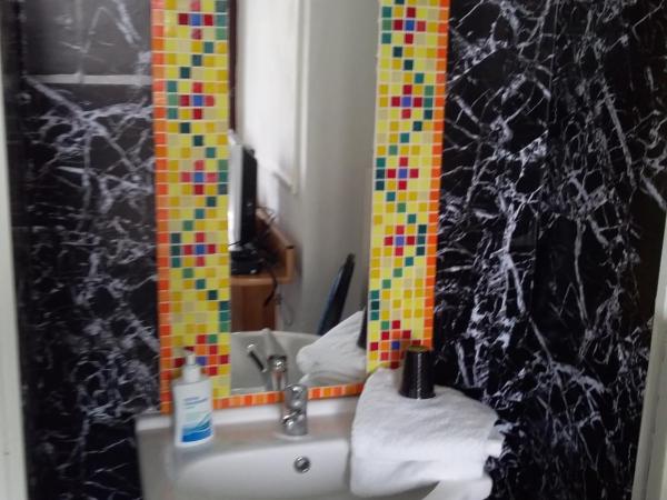 Hotel Baan : photo 4 de la chambre chambre simple avec salle de bains extérieure privative