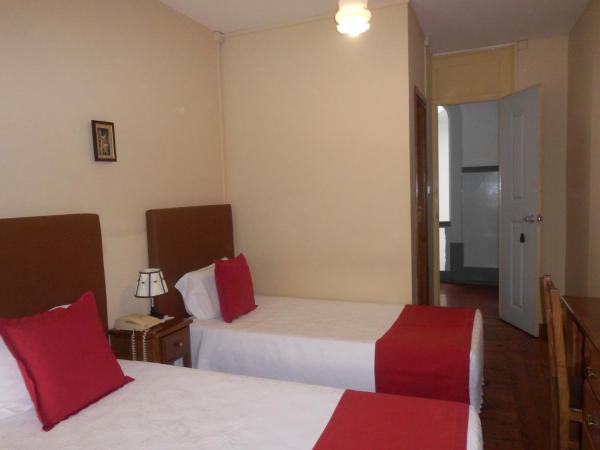 Hotel Larbelo : photo 5 de la chambre chambre lits jumeaux