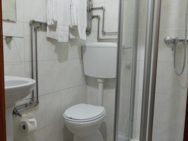 Hotel Larbelo : photo 2 de la chambre chambre lits jumeaux