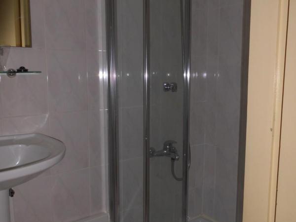 Hotel Larbelo : photo 5 de la chambre chambre triple