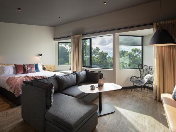 Marion Hotel : photo 4 de la chambre chambre lit king-size de luxe avec baignoire