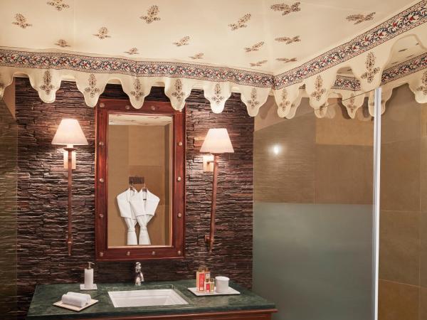 Taj Aravali Resort & Spa Udaipur : photo 3 de la chambre luxury tent panorama view king bed