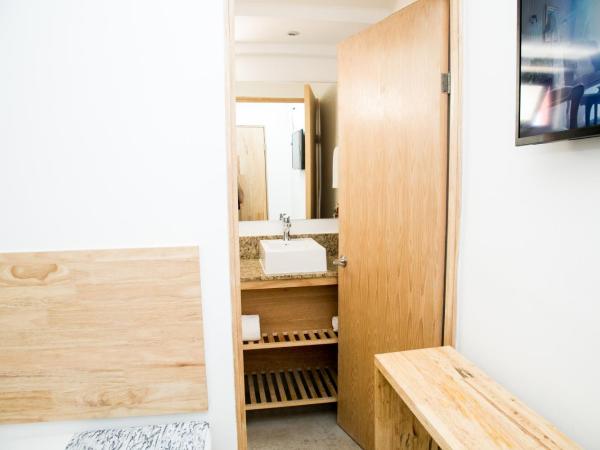 Booking 500 : photo 3 de la chambre chambre simple