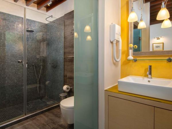 Rodos Niohori Elite Suites Boutique Hotel : photo 6 de la chambre suite junior (1-3 adultes) avec terrasse privée