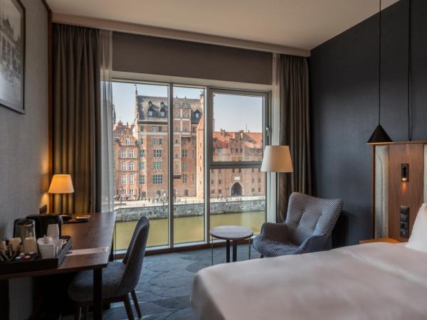 Radisson Hotel & Suites, Gdansk, Wyspa Spichrzów : photo 10 de la chambre chambre supérieure avec accès au spa - vue sur rivière