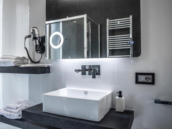 Rettifilo 201 Exclusive Rooms : photo 2 de la chambre appartement avec balcon