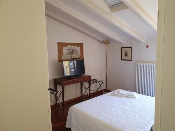 B&B Griffoni 7 : photo 9 de la chambre grande chambre double