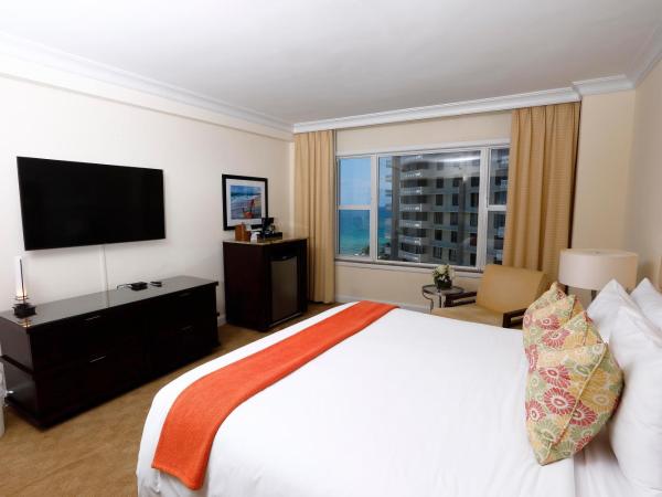 Sea View Hotel : photo 2 de la chambre chambre double avec vue partielle sur l'océan