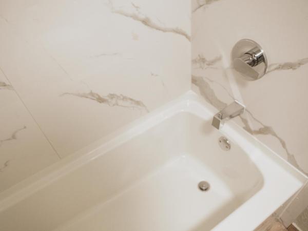 All Seasons Inn & Suites : photo 4 de la chambre two double beds (remodeled) - non-smoking