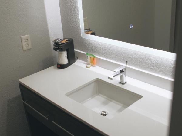 All Seasons Inn & Suites : photo 8 de la chambre king room (remodeled) - smoking