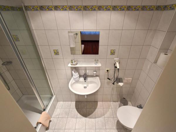 Hotel Zach : photo 5 de la chambre petite chambre double - annexe