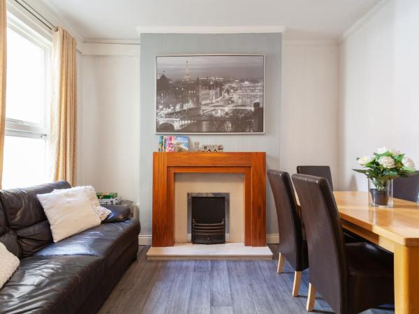 Eurovilla : photo 4 de la chambre chambre lits jumeaux standard avec salle de bains commune