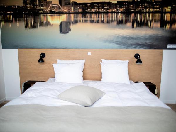 KOMPAS Hotel Aalborg : photo 1 de la chambre suite avec balcon