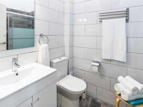 Faro Guest House : photo 7 de la chambre chambre double avec salle de bains privative